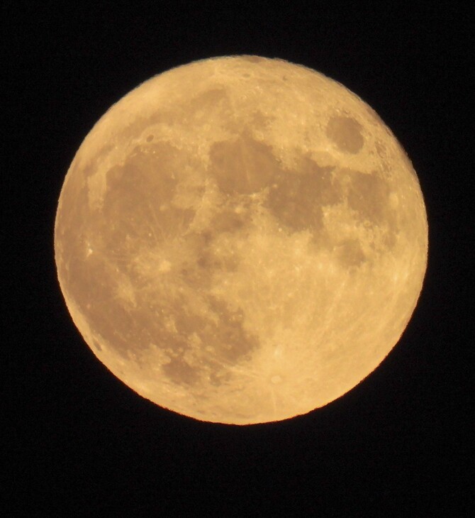 Πανσέληνος Σεπτεμβρίου: Εντυπωσιακές εικόνες από το «φεγγάρι του θερισμού»