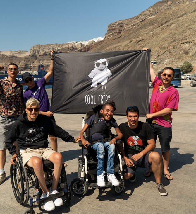Cool Crips: Σπάζοντας τα ταμπού με χιούμορ και αυτοσαρκασμό