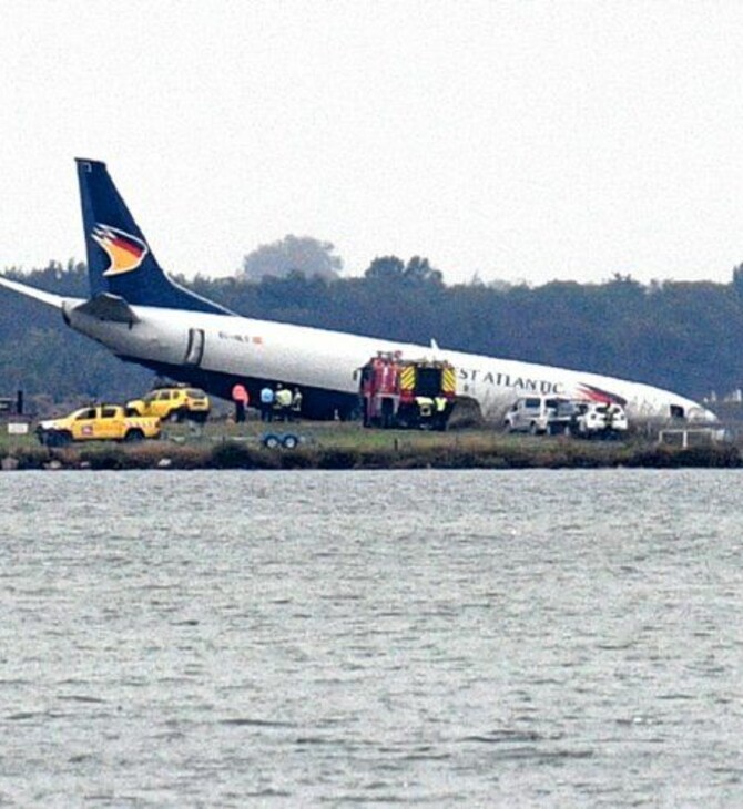Γαλλία: Ατύχημα με εμπορικό αεροσκάφος - Βγήκε από τον διάδρομο προσγείωσης, κατέληξε στο νερό 