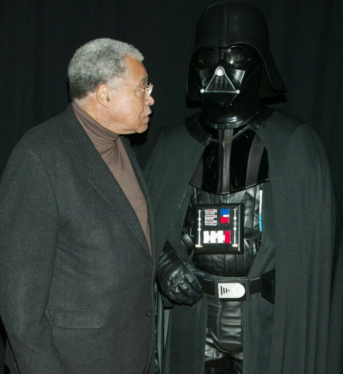 Star Wars: Μετά από 40 χρόνια ο Τζέιμς Ερλ Τζόουνς «εγκαταλείπει» τον Darth Vader
