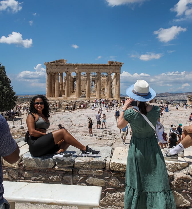 Τουρίστες στην Ακρόπολη