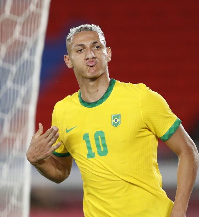 Ρατσιστική επίθεση κατά Βραζιλιάνου διεθνή ποδοσφαιριστή - Του πέταξαν μπανάνα στο γήπεδο