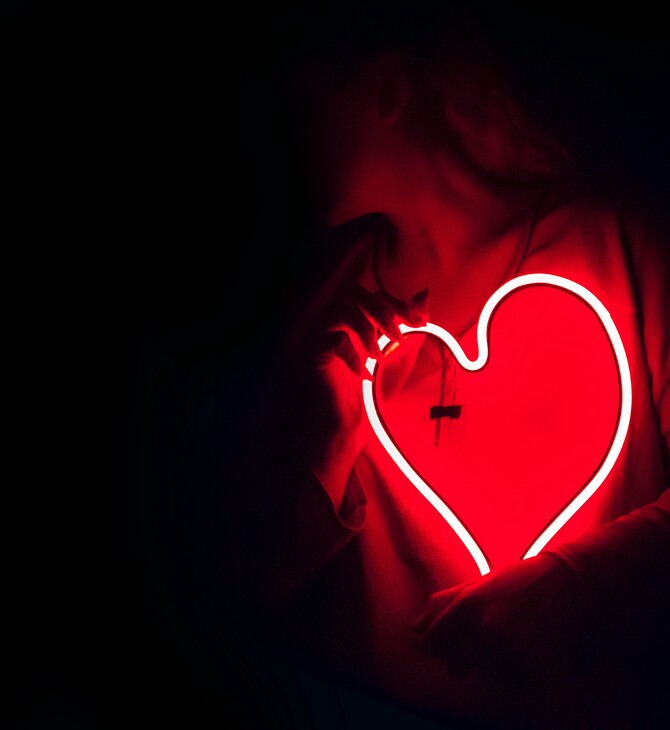 «Ορμόνη της αγάπης»: Η ωκυτοκίνη ίσως μπορεί να θεραπεύσει κυριολεκτικά πληγωμένες καρδιές, αποκαλύπτει νέα έρευνα 
