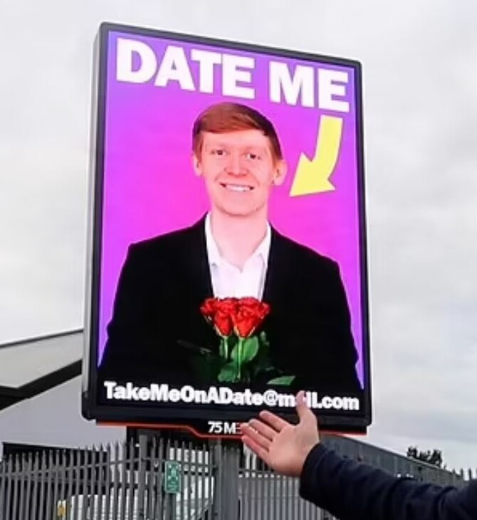 Μοναχικός 20άρης αγόρασε διαφημιστική πινακίδα για να βγει το πρώτο του ραντεβού