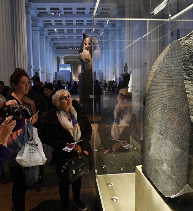 Αιγύπτιοι αρχαιολόγοι ζητούν από το Βρετανικό Μουσείο να επιστρέψει την Στήλη της Ροζέτας