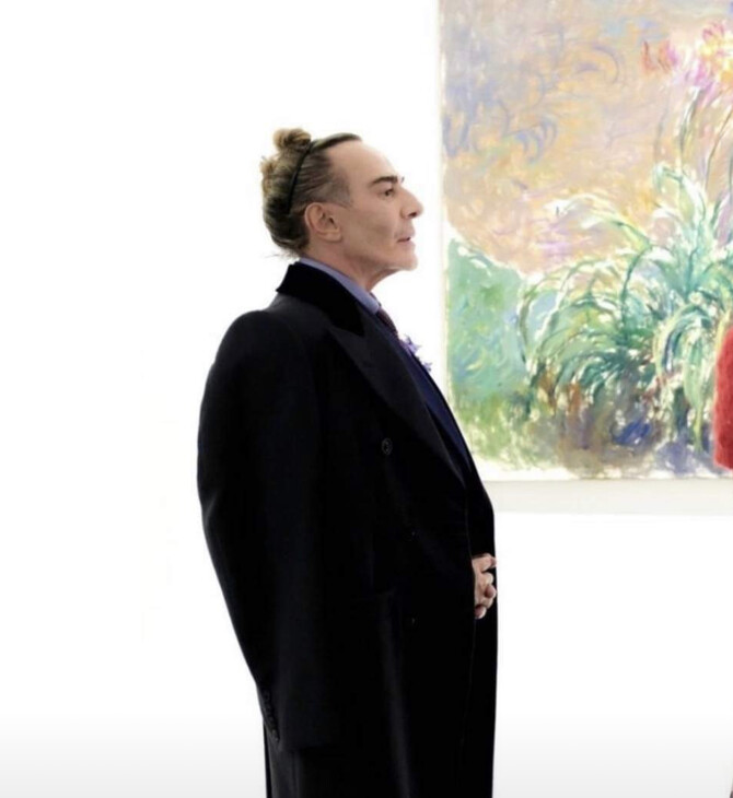 Η εντυπωσιακή επανεμφάνιση του John Galliano δίπλα στην Anna Wintour