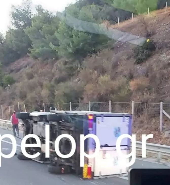 Τροχαίο στην Αθηνών- Πατρών: Δύο νεκροί, το ένα από τα τρία αυτοκίνητα έπιασε φωτιά
