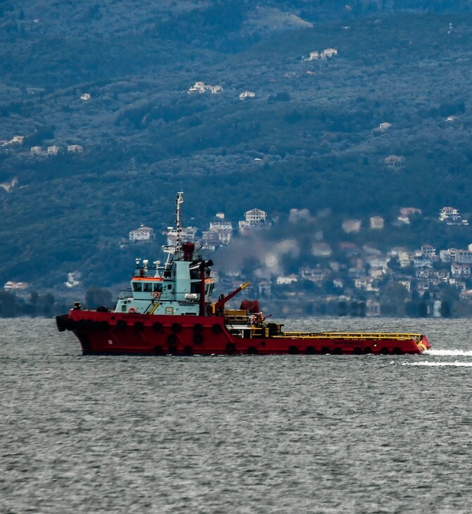 Ερωτήματα για τη βύθιση του ρυμουλκού στο λιμάνι της Πάτμου: «Το καράβι το παρέσυρε και το βύθισε»