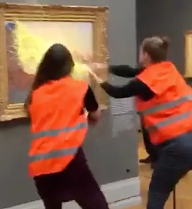 Ακτιβιστές πέταξαν πουρέ σε πίνακα του Μονέ - «Αυτός ο πίνακας δε θα αξίζει τίποτα αν δεν έχουμε να φάμε»