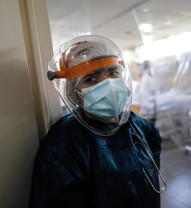 ΚΥΡΙΑΚΗ Τρεις γιατροί της πρώτης γραμμής στη μάχη κατά της πανδημίας κάνουν τον απολογισμό τους