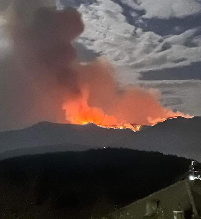 Για 17η μέρα καίει η μεγάλη φωτιά στο Παπίκιο Όρος - «Έρπουσα πυρκαγιά σε δυσπρόσιτη περιοχή»