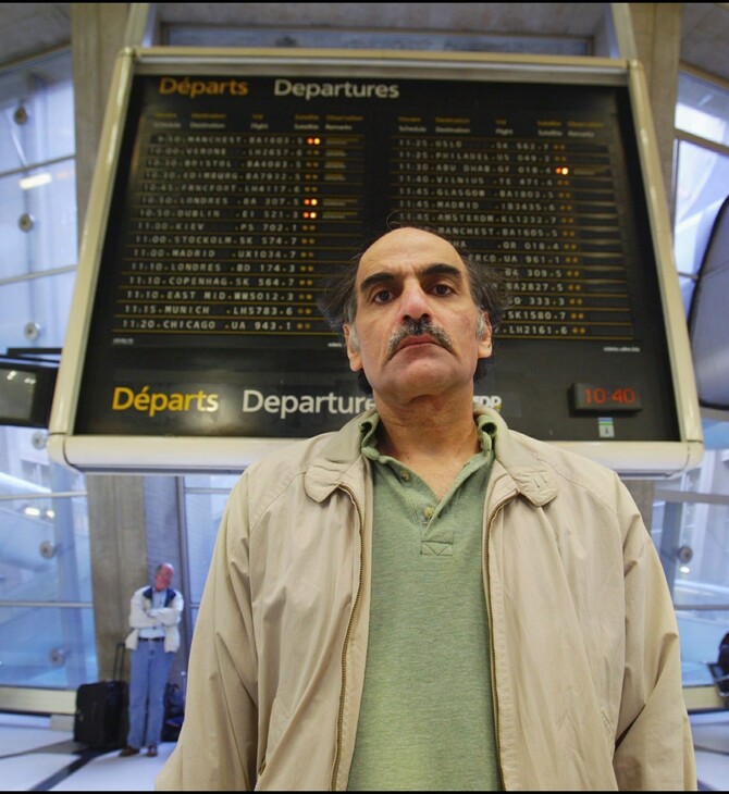 Πέθανε ο Ιρανός που έζησε στο αεροδρόμιο Σαρλ ντε Γκωλ για 18 χρόνια - Ενέπνευσε το Terminal του Στίβεν Σπίλμπεργκ