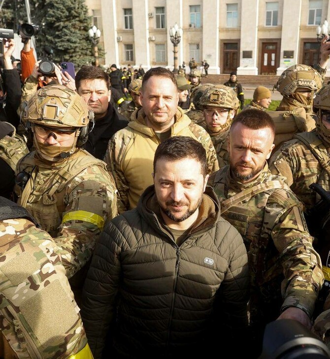 Στη Χερσώνα ο Ζελένσκι- «Η Ουκρανία είναι έτοιμη για ειρήνη» 