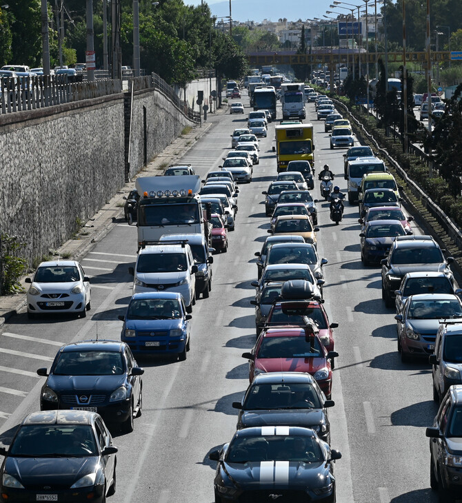 Καραμπόλα επτά αυτοκινήτων στον Κηφισό - Κυκλοφοριακή συμφόρηση στο σημείο