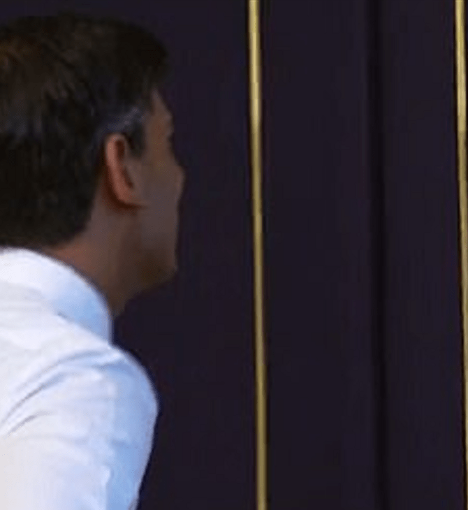 Ο Ρίσι Σούνακ ετοιμάζεται για το Μουντιάλ, στο γραφείο του- Αλλά κάποιοι λένε ότι το βίντεο είναι cringe