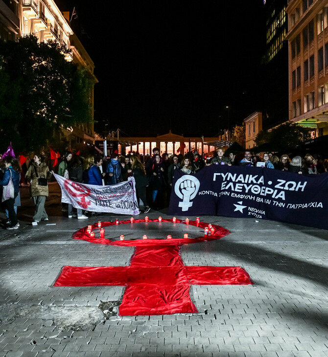 Δυναμική πορεία στην Αθήνα ενάντια σε γυναικοκτονίες και έμφυλη βία: «Για όλες τις Ελένες θα είμαστε γροθιά»
