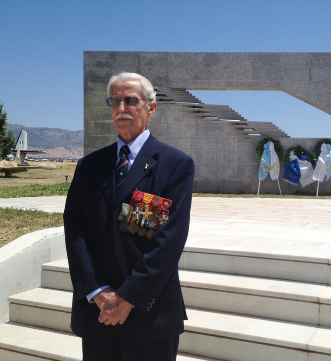 Πέθανε ο θρυλικός πιλότος Κωνσταντίνος Χατζηλάκος σε ηλικία 102 ετών 