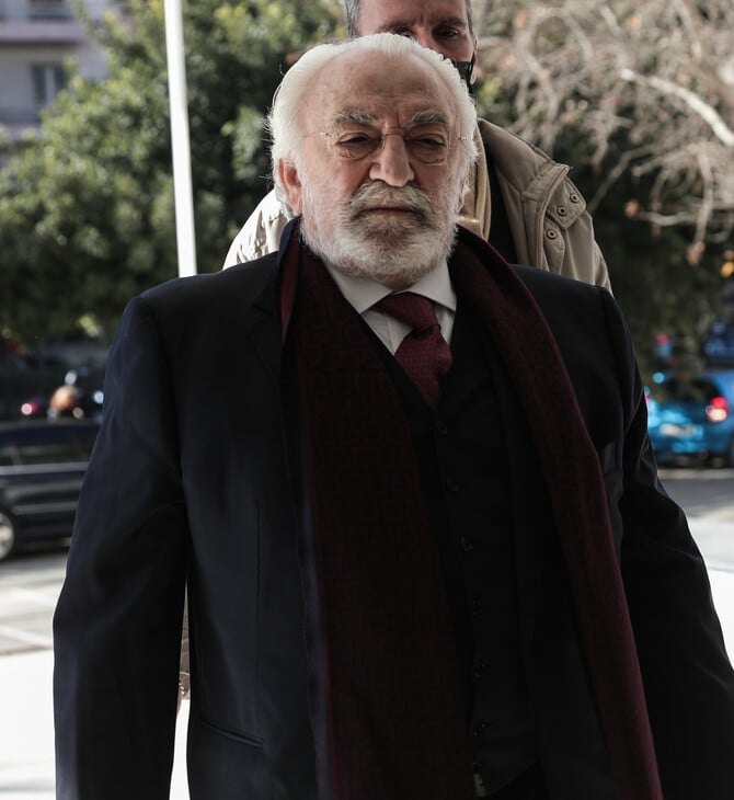 Δίκη για τηλεοπτικές άδειες: «Ο Αλέξης μου, ο Νίκος μου, ο Κώστας μου» - Τα «παιδιά» Καλογρίτσα στο Μαξιμου