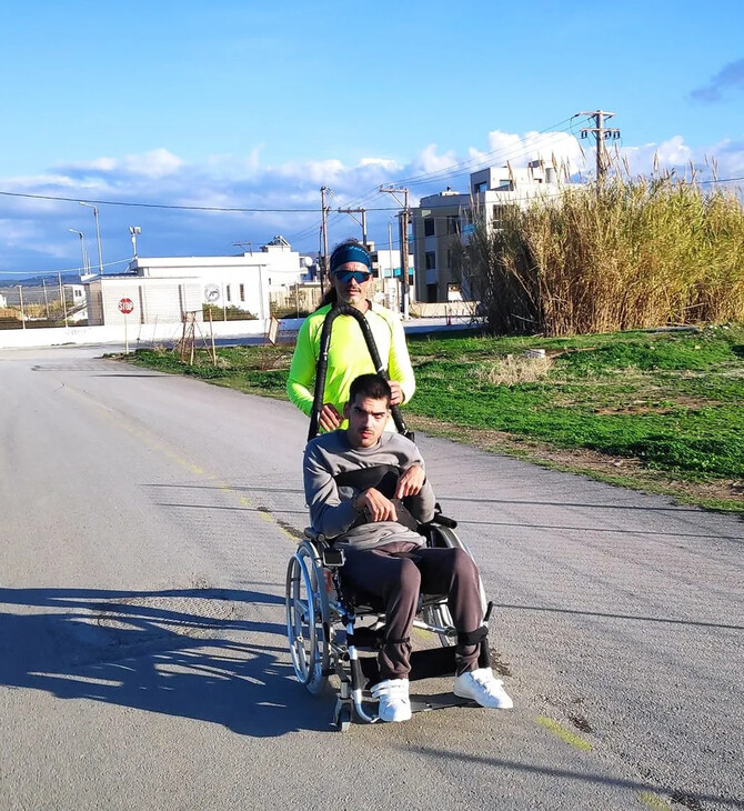 Χανιώτης αθλητής τριάθλου διέσχισε 162 χλμ μαζί με παιδί σε αμαξίδιο