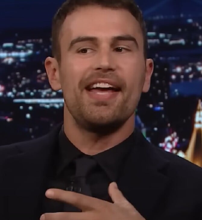 Theo James: Σοκαρίστηκε από το τεράστιο προσθετικό πέους που θα χρησιμοποιούσε στο «The White Lotus»