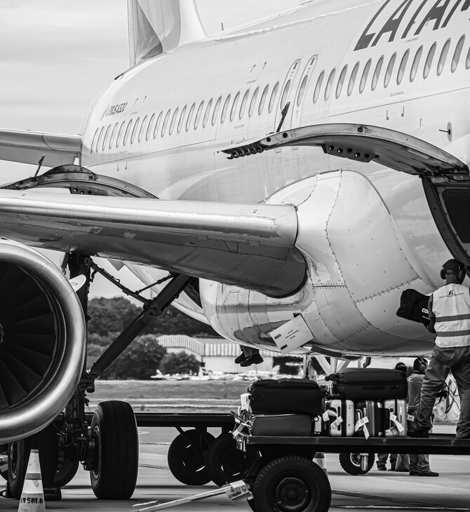 Χειριστές αποσκευών στο αεροδρόμιο της Μελβούρνης πετούσαν τις βαλίτσες των επιβατών και γελούσαν