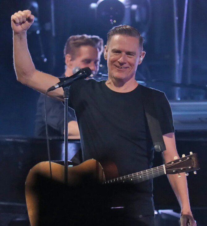 Bryan Adams: Ο γιατρός μου λέει ότι οι άνδρες χρειάζονται σεξ 27 φορές το μήνα, αλλά ποιος το κάνει αυτό;