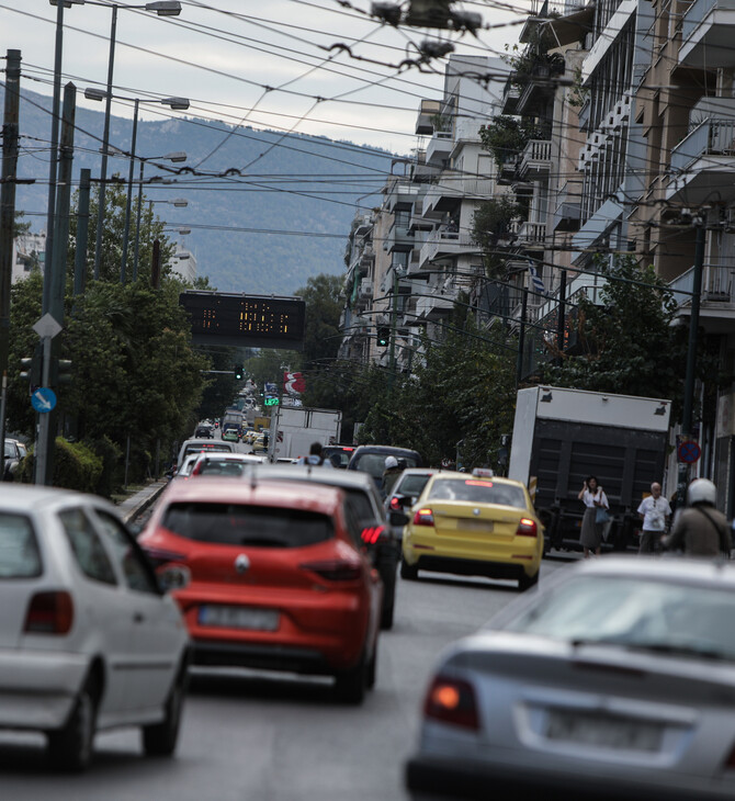 Οχήματα σε δρόμο