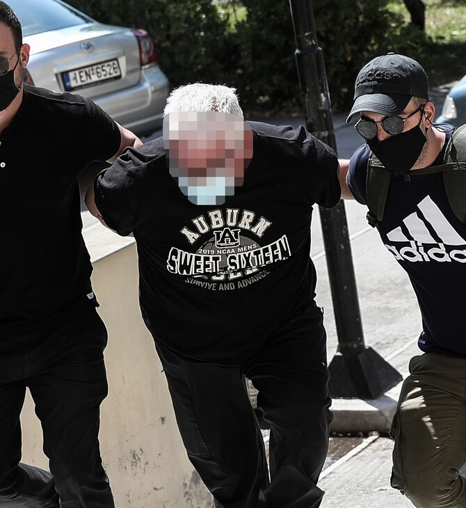 Ηλιούπολη: Αθώος ο αστυνομικός για την υπόθεση trafficking - Αποδοκιμασίες στη δίκη, «ντροπή σας σκουπίδια»