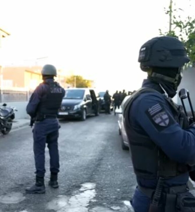 Δυτική Αττική: 13 συλλήψεις σε επιχείρηση της ΕΛΑΣ- Κατασχέθηκαν μέχρι ρόπαλα