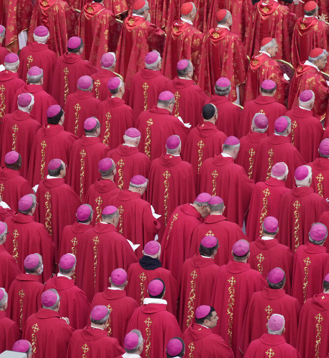 Live η κηδεία του πάπα Βενέδικτου- Πάνω από 200 χιλ. άτομα στο λαϊκό προσκήνυμα