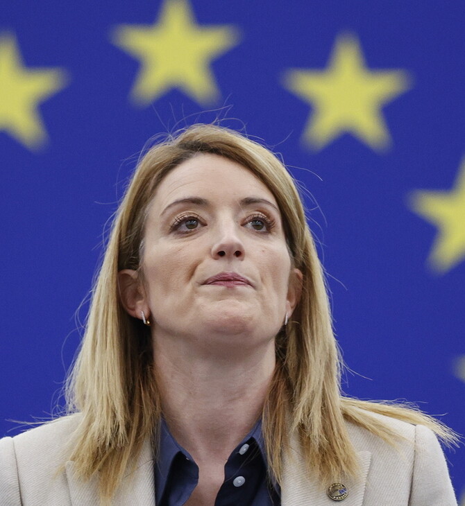 Politico για Μέτσολα: Δεν δήλωσε εγκαίρως 125 δώρα που έλαβε-Σαμπάνιες, σοκολάτες και χρυσό