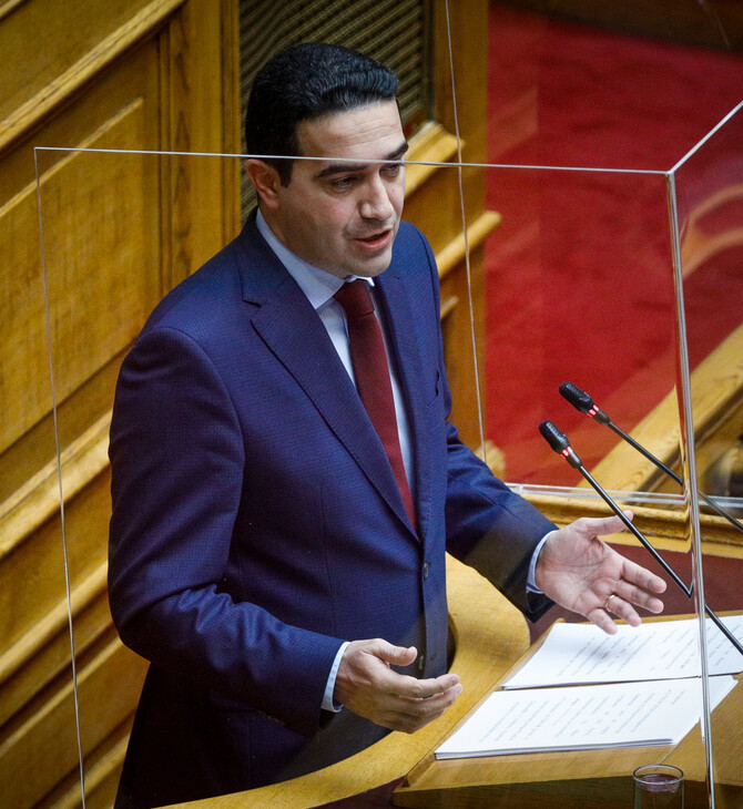 Ο Μιχάλης Κατρίνης στη Βουλή