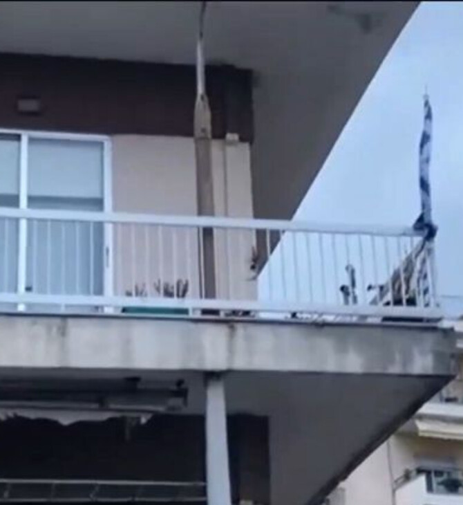 Κολώνα της ΔΕΗ περνά μέσα από μπαλκόνι στην Ξάνθη