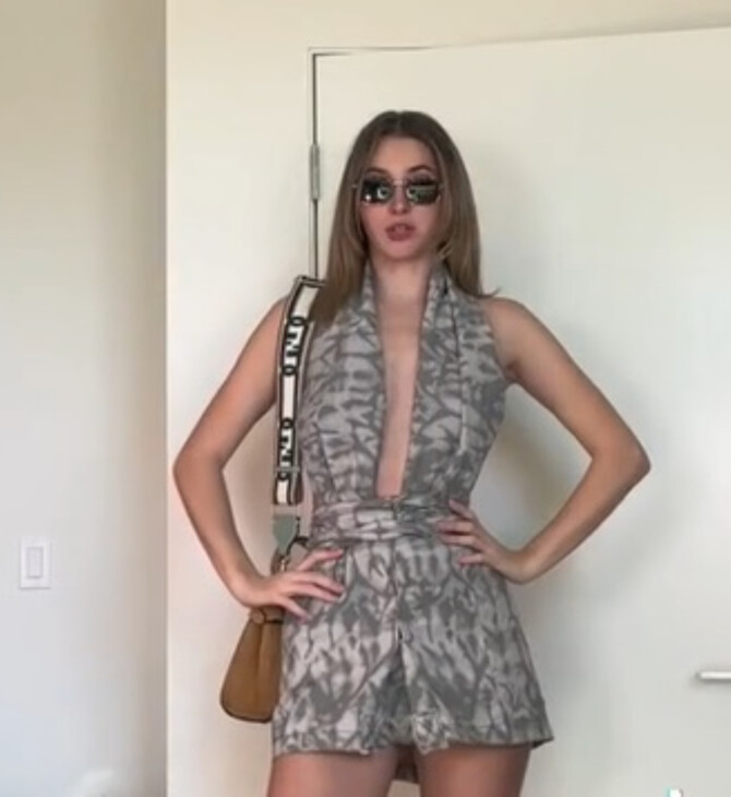 Μοντέλο στο TikTok έφτιαξε φούστα-μπλούζα με δύο πάνινες τσάντες -Χωρίς ραπτομηχανή, με μερικές παραμάνες