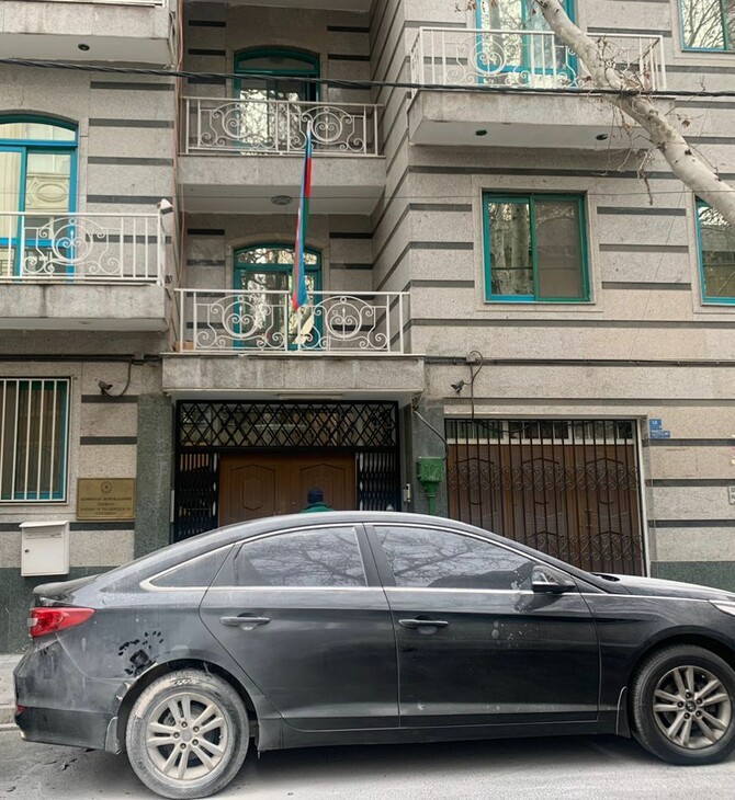Επίθεση στην πρεσβεία του Αζερμπαϊτζάν στο Ιράν με έναν νεκρό αστυνομικό 