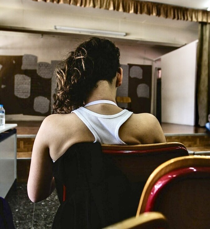 Οι ομαδικοί βιασμοί και οι ανήλικοι θεατές τους 
