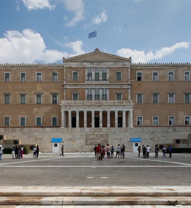 Υπουργείο Εσωτερικών: Απολύτως συνταγματική η τροπολογία για την απαγόρευση ανακήρυξης κόμματος