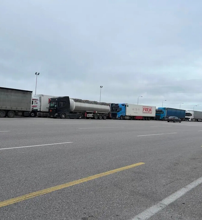 Κακοκαιρία Barbara: Εκατοντάδες νταλίκες ακινητοποιήθηκαν στα διόδια Μαλγάρων - Ακυρώνονται δρομολόγια τρένων