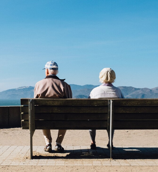 Επίδομα έως 300 ευρώ σε συνταξιούχους: Πάνω από 1 εκατ. οι ωφελούμενοι – Τα κριτήρια