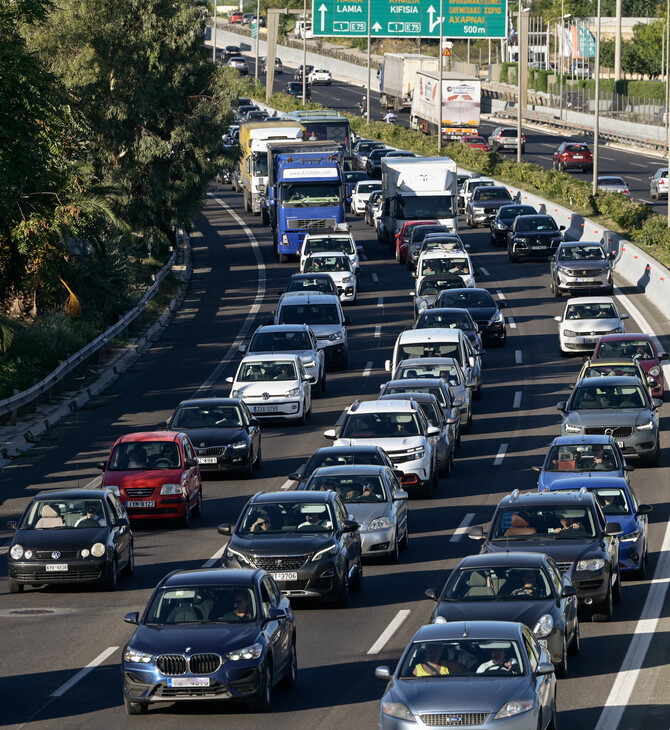 Καραμπόλα τριών αυτοκινήτων στον Κηφισό - Μεγάλο μποτιλιάρισμα