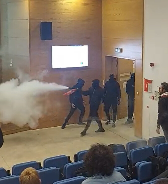 Κύπρος: Ομοφοβική επίθεση σε πανεπιστήμιο - Κουκουλοφόροι ψέκασαν τον κόσμο με πυροσβεστήρες