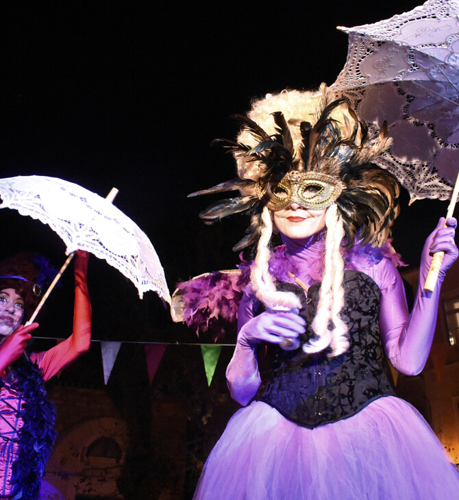 Το εντυπωσιακό βενετσιάνικο καρναβάλι στο Ναύπλιο -Ντόμινο και μαριονέτες χόρευαν στους δρόμους
