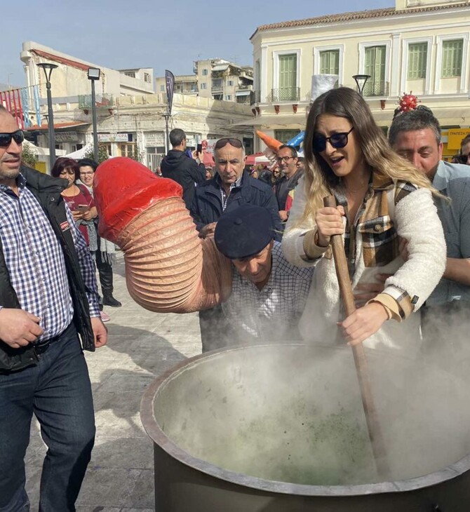Καθαρά Δευτέρα στον Τύρναβο: Αναβίωσε το έθιμο του «μπουρανί» - Τεράστιοι φαλλοί και πειράγματα
