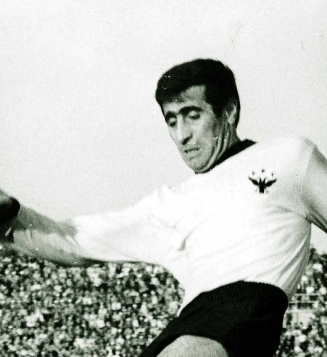Πέθανε ο Μίμης Παπαϊωάννου - Θλίψη στον κόσμο του ελληνικού ποδοσφαίρου 