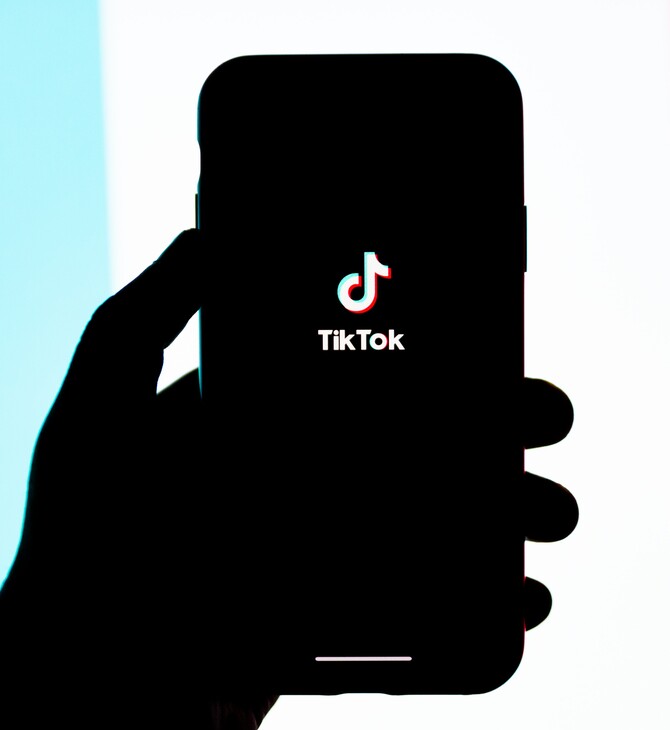 To Charlie Hebdo κατά των ΗΠΑ για το Tiktok: Είστε υποκριτές