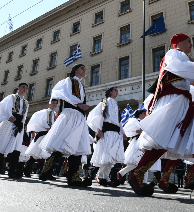 25η Μαρτίου: Φωτογραφίες από τη μαθητική παρέλαση στο κέντρο της Αθήνας