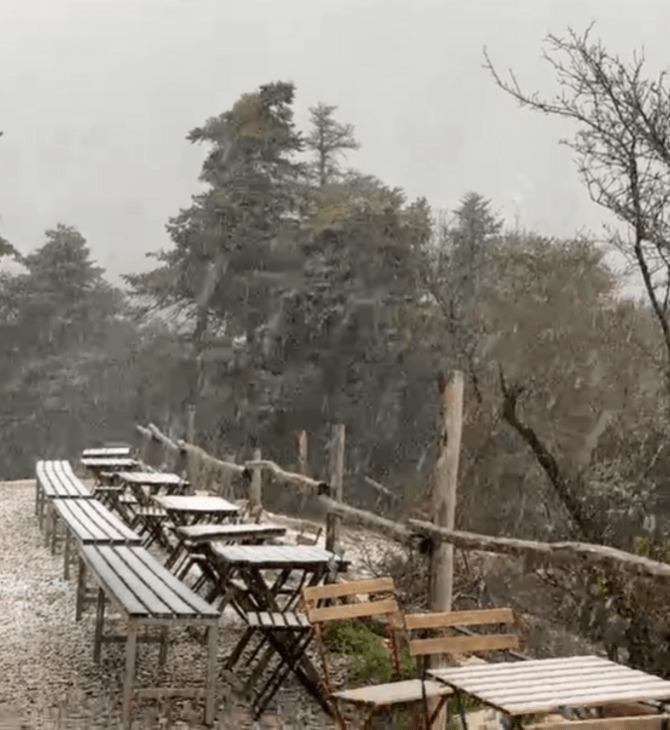 Καιρός: Χιονοκαταιγίδα στην Πάρνηθα