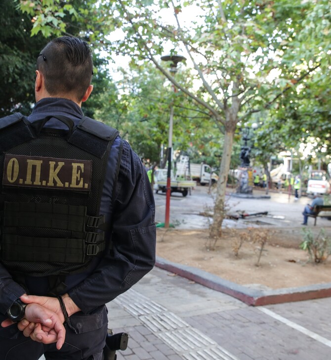 Συνελήφθη γνωστός τράπερ με πιστόλι στο Ίλιον από την ΟΠΚΕ
