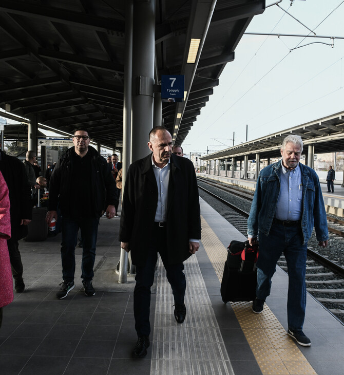 Στις ράγες τα Intercity: Στο πρώτο βαγόνι ο Γεραπετρίτης- Ξεκινούν τα δρομολόγια Αθήνα-Θεσσαλονίκη