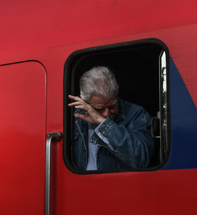 Τρένα: Με δάκρυα στα μάτια ο πρόεδρος ΟΣΕ, στο πρώτο βαγόνι ο Γεραπετρίτης- Όσα έγιναν στο πρώτο δρομολόγιο 